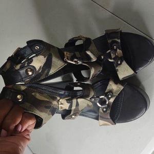 Dollhouse Fatigue strap up sandles